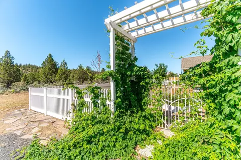 Exterior - 66590 W Cascade, Bend, OR 97703 photo 15 of 24