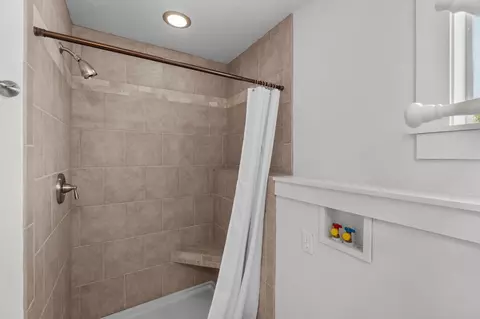 Bath - 66590 W Cascade, Bend, OR 97703 photo 9 of 9
