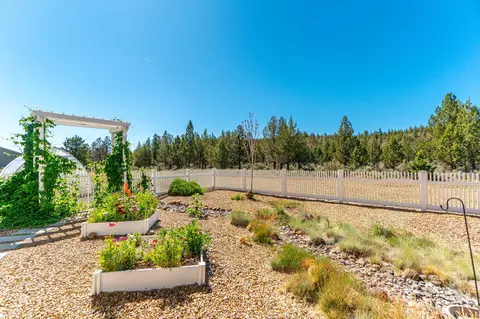 Exterior - 66590 W Cascade, Bend, OR 97703 photo 14 of 24