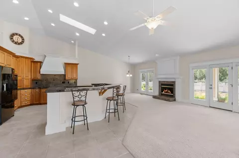 Living - 66590 W Cascade, Bend, OR 97703 photo 5 of 7