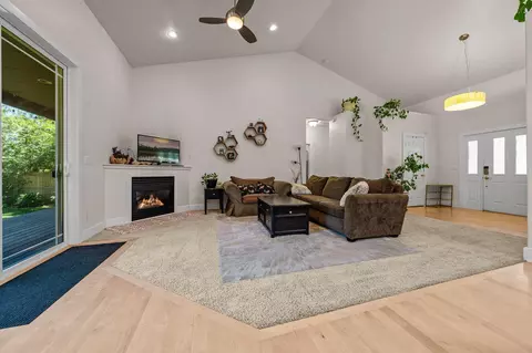 63238 Eastview Dr, Bend, OR 97701 photo 24