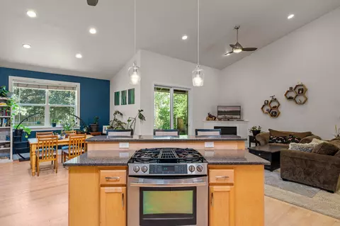 63238 Eastview Dr, Bend, OR 97701 photo 30