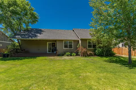 63238 Eastview Dr, Bend, OR 97701 photo 8
