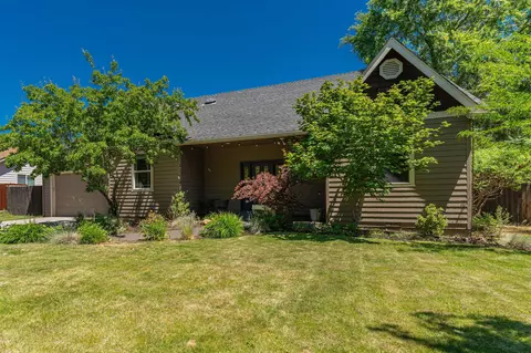 63238 Eastview Dr, Bend, OR 97701 photo 2
