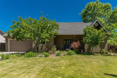 63238 Eastview Dr, Bend, OR 97701