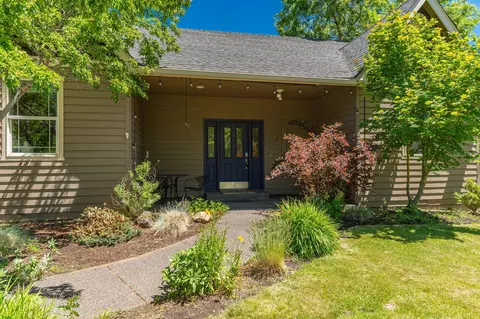 63238 Eastview Dr, Bend, OR 97701 photo 3