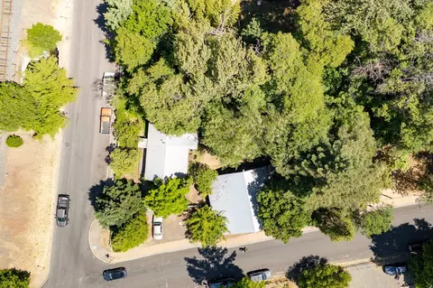 16 Van Ness Ave, Ashland, OR 97520