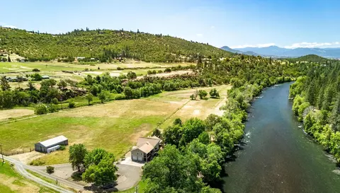 13151 Agate Rd, Eagle Point, OR 97524