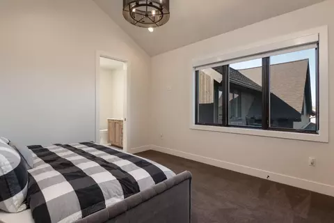 Bedroom - 19215 Cartwright Ct, Bend, OR 97702 photo 3 of 5