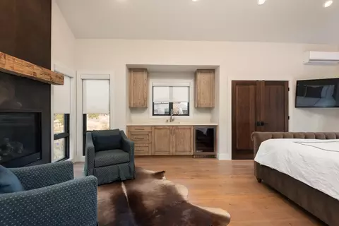 Bedroom - 19215 Cartwright Ct, Bend, OR 97702 photo 4 of 5
