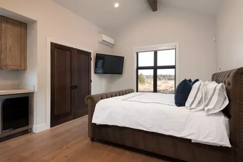Bedroom - 19215 Cartwright Ct, Bend, OR 97702 photo 5 of 5