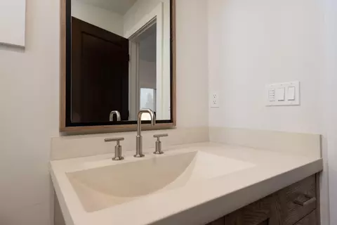Bath - 19215 Cartwright Ct, Bend, OR 97702 photo 10 of 11