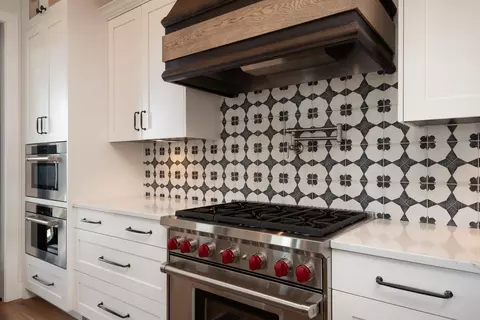 Kitchen - 19215 Cartwright Ct, Bend, OR 97702 photo 4 of 5