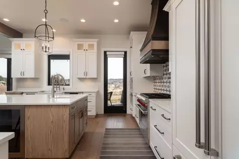 Kitchen - 19215 Cartwright Ct, Bend, OR 97702 photo 5 of 5