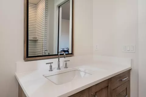 Bath - 19215 Cartwright Ct, Bend, OR 97702 photo 6 of 11