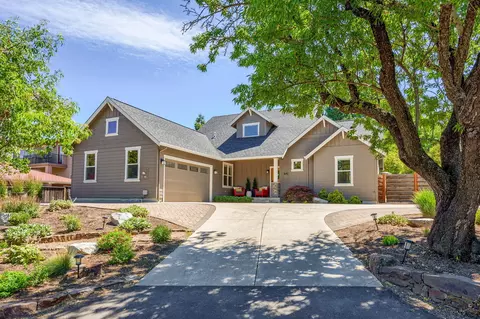 1642 Ross Ln, Ashland, OR 97520