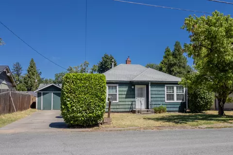 1257 S Park Dr, Grants Pass, OR 97527