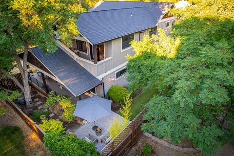 430 E C St, Jacksonville, OR 97530