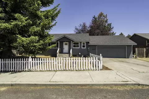 2430 NE Moonlight Dr, Bend, OR 97701