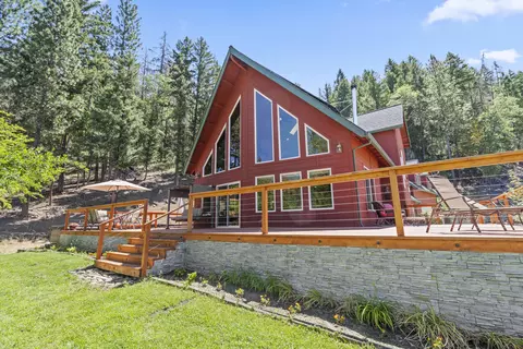 672 Elk Creek Rd, Trail, OR 97541