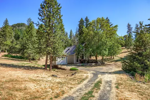 2561 Eastside Rd, Jacksonville, OR 97530