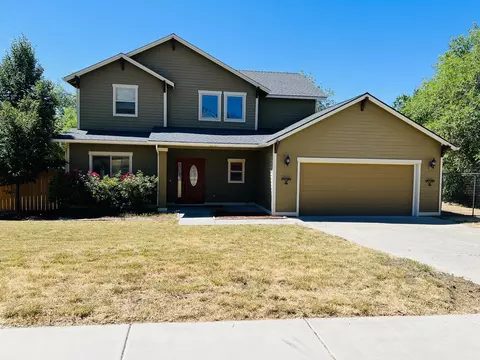 7530 Andrew Dr, Klamath Falls, OR 97603
