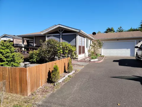 303 Airport Way, Lakeside, OR 97449