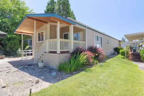 102 Briarwood Way, Grants Pass, OR 97526