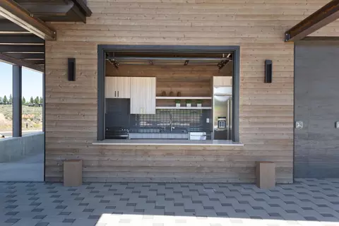 Kitchen - 19143 Cartwright Ct, Bend, OR 97702 photo 3 of 4
