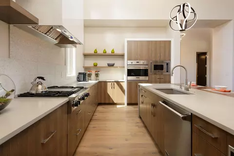 Kitchen - 19143 Cartwright Ct, Bend, OR 97702 photo 2 of 4