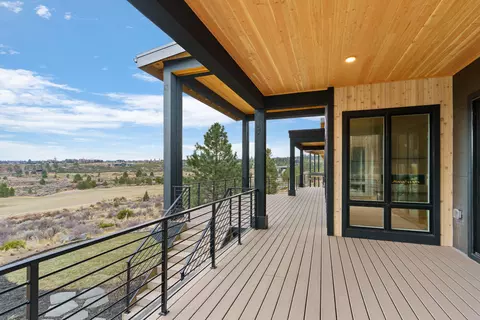 Exterior - 19143 Cartwright Ct, Bend, OR 97702 photo 7 of 8