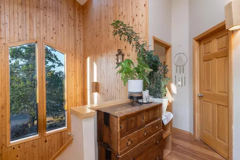 Entry Way - 63721 Johnson Rd, Bend, OR 97703 photo 5 of 6