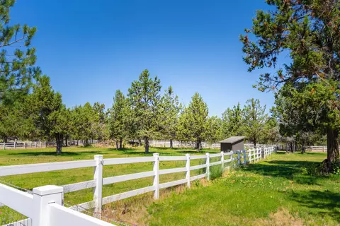 Exterior - 63721 Johnson Rd, Bend, OR 97703 photo 38 of 43