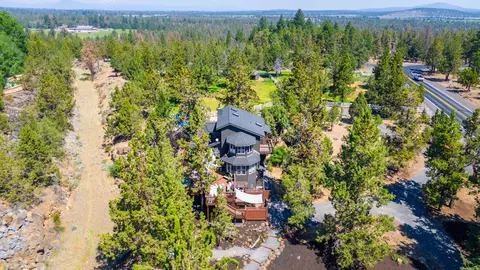 View/Area - 63721 Johnson Rd, Bend, OR 97703 photo 8 of 10