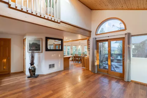 Entry Way - 63721 Johnson Rd, Bend, OR 97703 photo 2 of 6