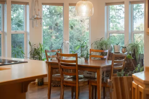 Dining - 63721 Johnson Rd, Bend, OR 97703 photo 3 of 4
