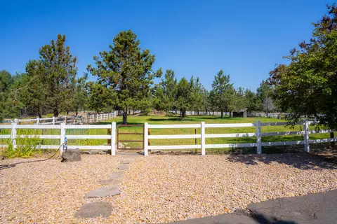 Exterior - 63721 Johnson Rd, Bend, OR 97703 photo 33 of 43