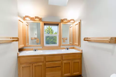 Bath - 63721 Johnson Rd, Bend, OR 97703 photo 2 of 2