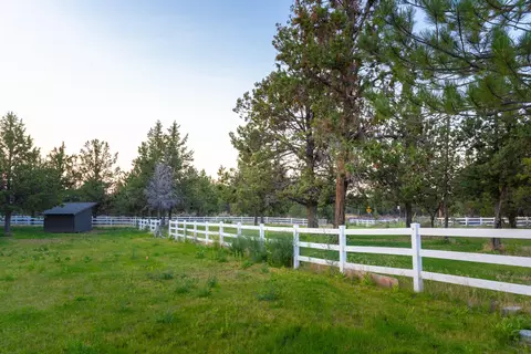 Exterior - 63721 Johnson Rd, Bend, OR 97703 photo 40 of 43