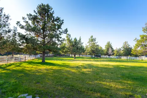 Exterior - 63721 Johnson Rd, Bend, OR 97703 photo 39 of 43