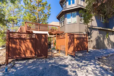 Exterior - 63721 Johnson Rd, Bend, OR 97703 photo 32 of 43