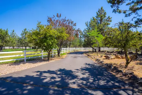 Exterior - 63721 Johnson Rd, Bend, OR 97703 photo 35 of 43