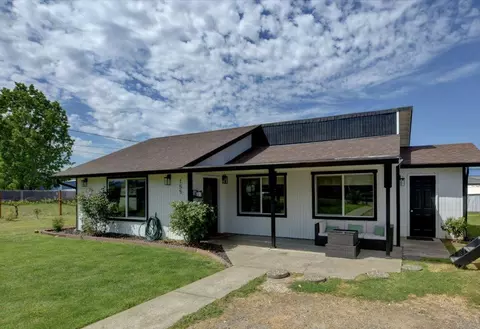 155 Reager St, Medford, OR 97501