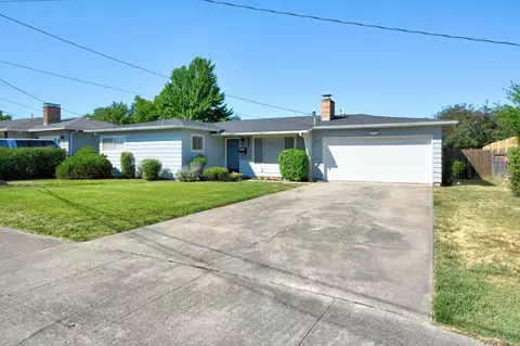 2061 Serenity Dr, Medford, OR 97504