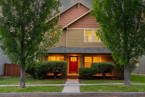 21332 NE Oakview Dr, Bend, OR 97701