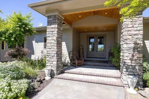 22275 White Peaks Dr, Bend, OR 97702