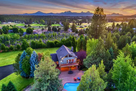 60470 Arnold Market Rd, Bend, OR 97702