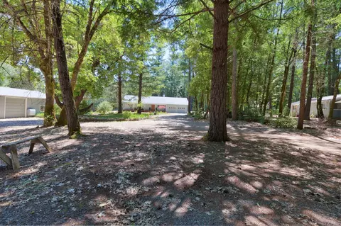 189 Simmons Cut Dr, Cave Junction, OR 97523