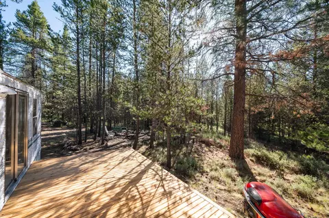 16471 Sprague Loop, La Pine, OR 97739 photo 2