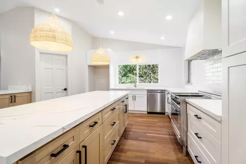 56108 Stellar Dr, Bend, OR 97707 photo 2